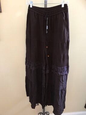 YOUNG THREADS NWT Pants Chocolate Brown Terry Lace Detail medium Large